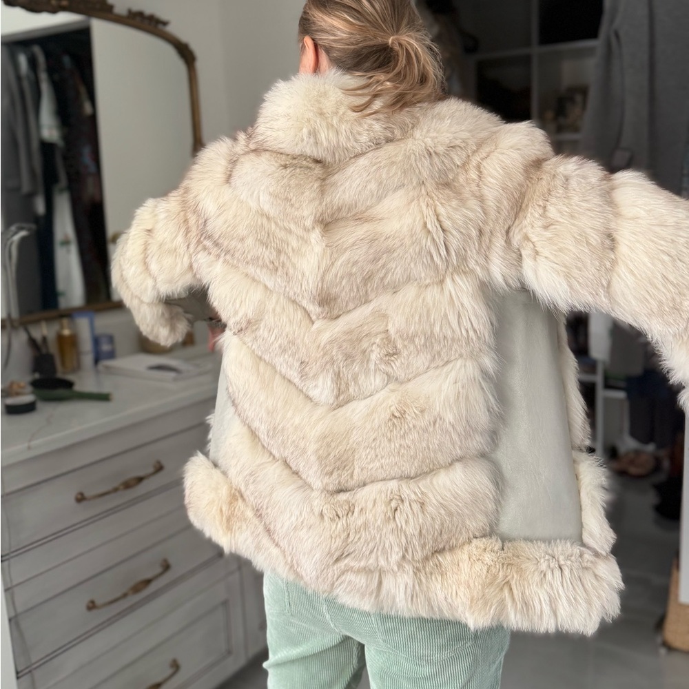 Luxurious Cream Fur Jacket - Picture 6 of 15